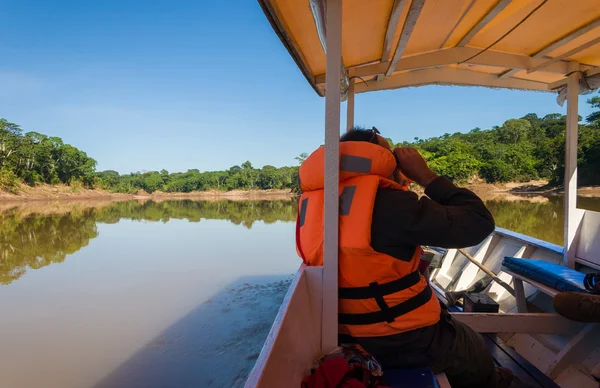 Exploring the rainforrest near the Amazonas — Stock Photo, Image