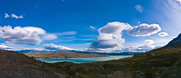 Lago Nordenskjoeld Torres del Paine Chile Panorama grandes nuvens — Fotografia de Stock