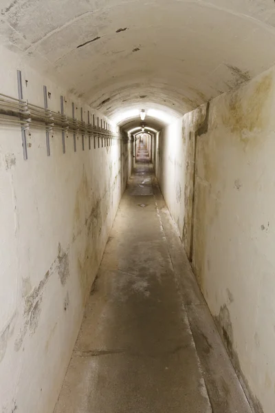 Korytarz ww2 bunkier w Niemczech w podziemiach — Zdjęcie stockowe