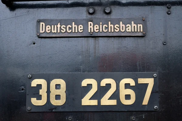 Jel-ra egy régi német mozdony — Stock Fotó