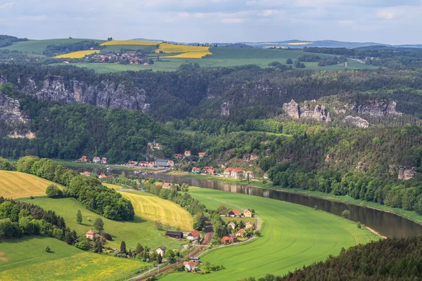 Rathen von einem Aussichtspunkt in der Nähe der elbe — Stockfoto