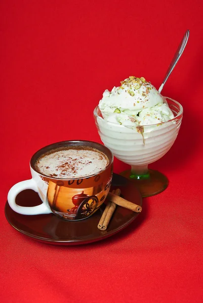 A Cup of coffee and ice cream — Stockfoto
