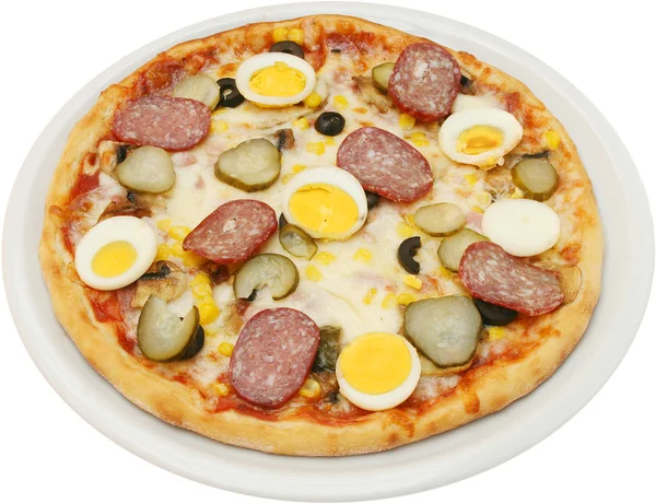 Pizza capricciosa ser pieczarki pomidory jajko płaskie kiełbasa i szynka — Zdjęcie stockowe