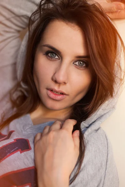 Portrait of the beautiful fashion trendy woman in hoodie. Gangst — Stock Photo, Image