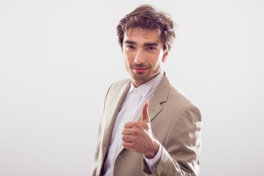 işadamı gösteren başparmak