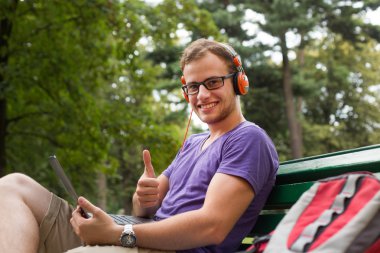 yakışıklı öğrenci park