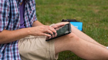 tablet ile öğrenci