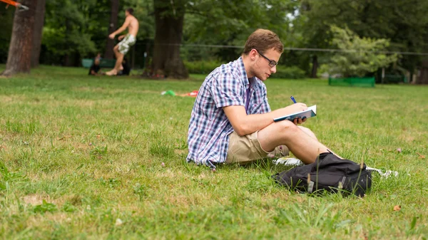 Man studying outdoors — Stock Photo, Image