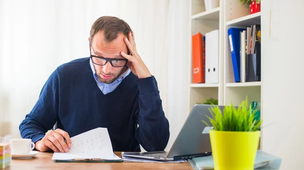 Worried caucasian man — Stock Photo, Image