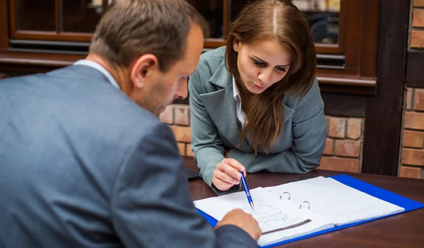 Businessman and businesswoman — Stock Photo, Image