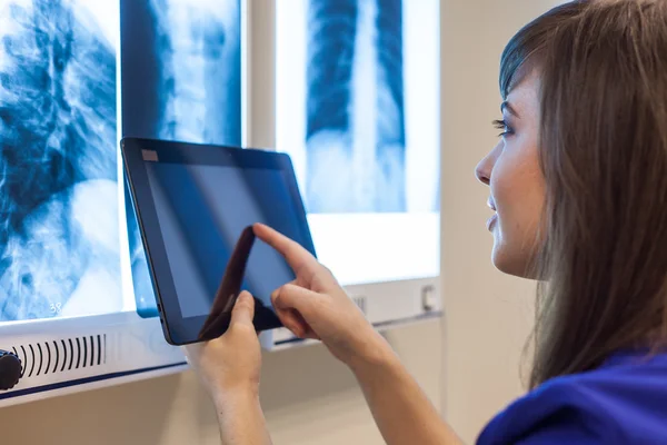 Doctor with tablet — Stock Photo, Image