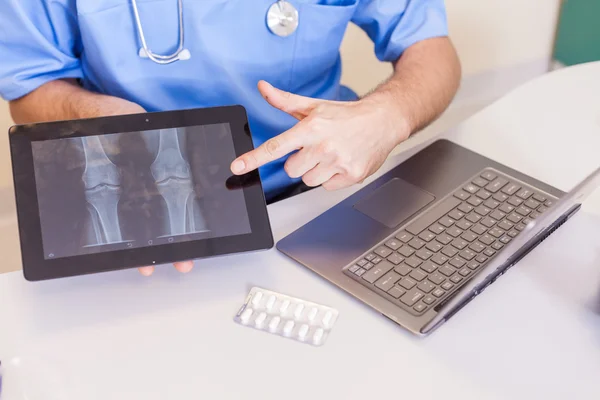 Doctor poining at tablet — Stock Photo, Image