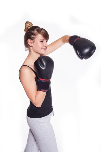 Kvinna som bär boxningshandskar — Stockfoto