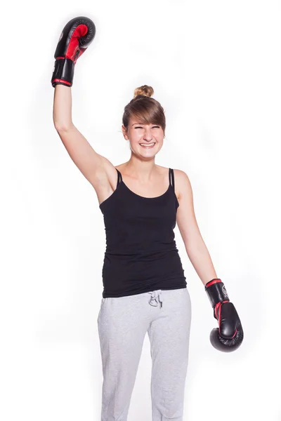 Frau trägt Boxhandschuhe — Stockfoto