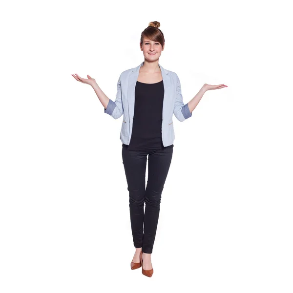 Affärskvinna outstretching händerna för att presentera — Stockfoto