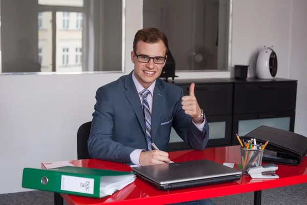 Businessman signing contract and showing thumb up — Stock Photo, Image