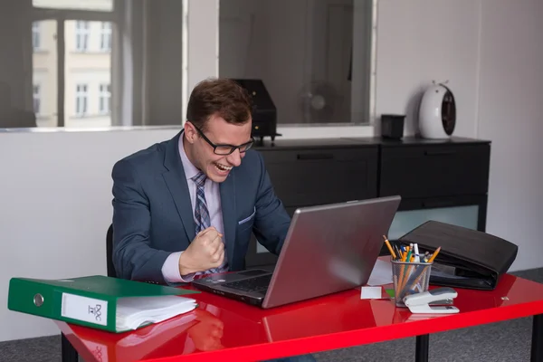 Businessman working with laptop — Stock Photo, Image