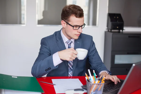 Young businessman in office — Stock Photo, Image