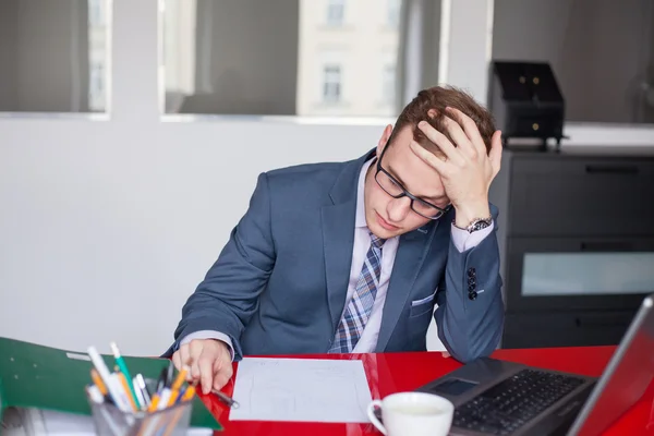 Müder Geschäftsmann — Stockfoto