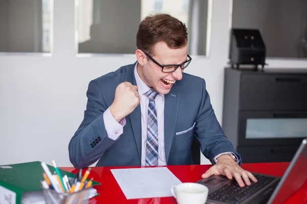 Businessman with laptop — Stock Photo, Image