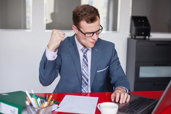 Businessman with laptop — Stock Photo, Image