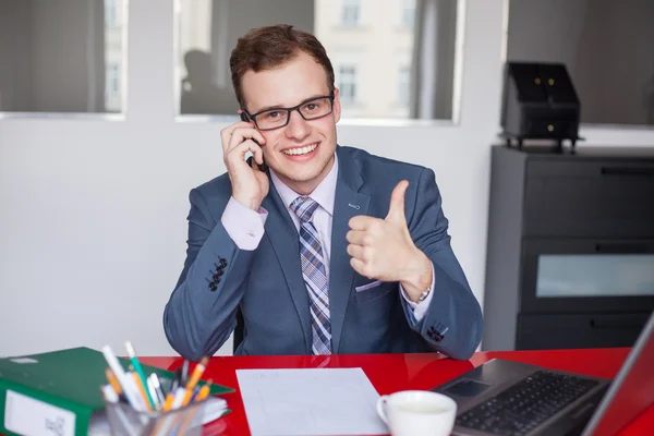 Empresário no telefone móvel — Fotografia de Stock