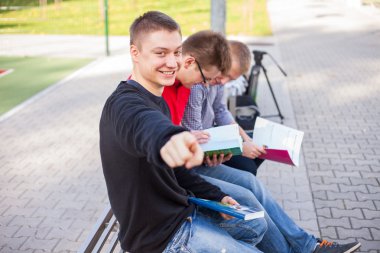 öğrenciler okul alanı