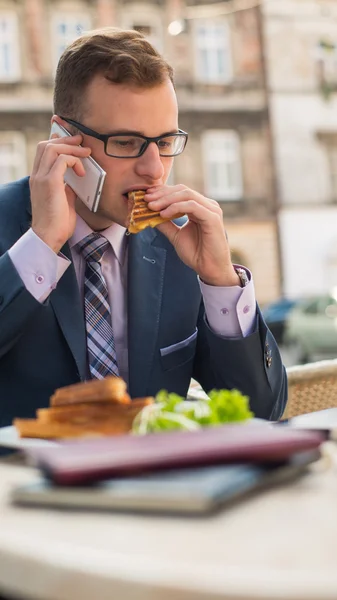 Affärsman på telefon — Stockfoto