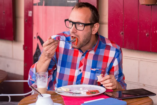 Hombre en el restaurante —  Fotos de Stock