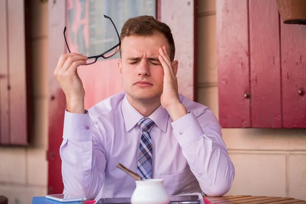 Erschöpfter Geschäftsmann — Stockfoto