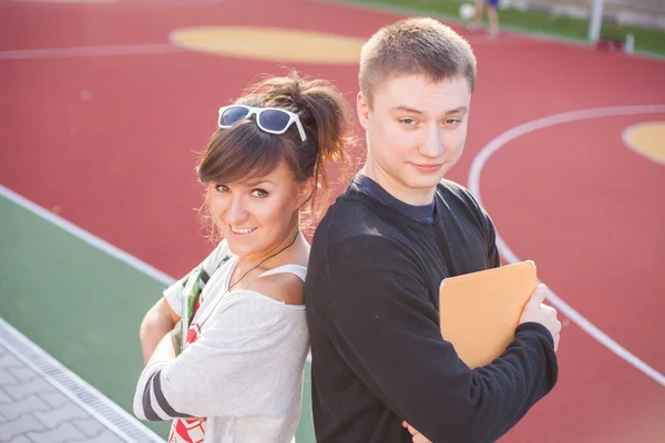 Lächelnde Studenten — Stockfoto