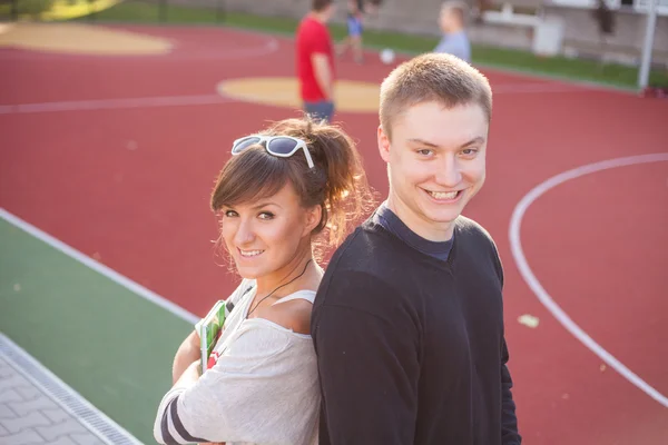 Lächelnde Studenten — Stockfoto