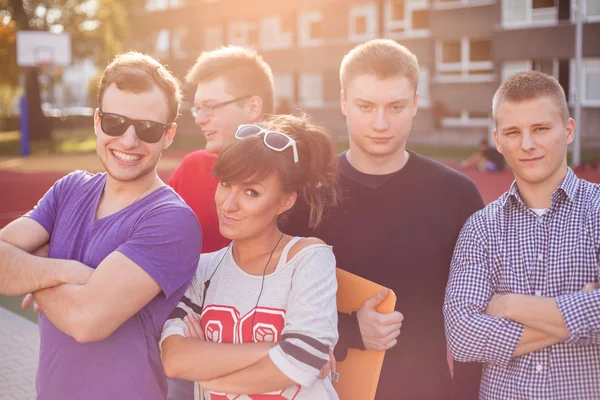 Mladý usmívající se studenti — Stock fotografie