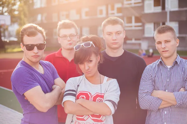 Junge lächelnde Studenten — Stockfoto