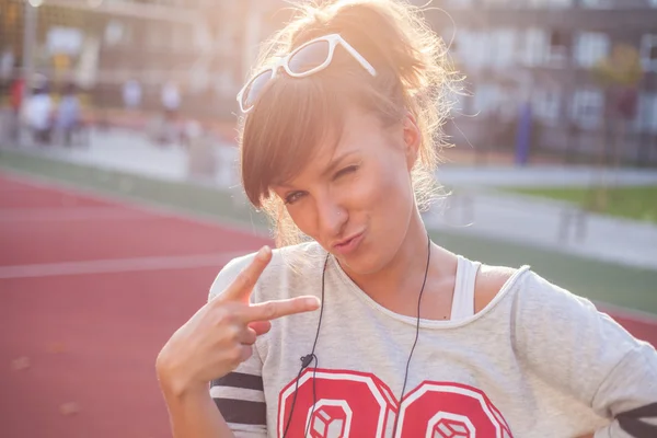 Girl showing sign — Stock Photo, Image