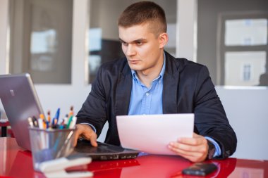 İşadamı Çalışıyor