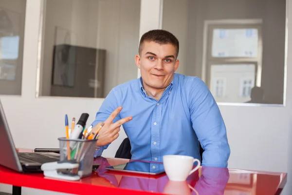 Businessman showing victory gesture — Stock Photo, Image