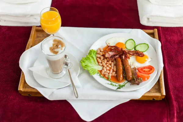 Bandeja com pequeno-almoço inglês — Fotografia de Stock