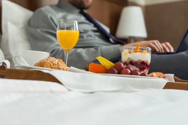 Businessman having breakfast — Stock Photo, Image