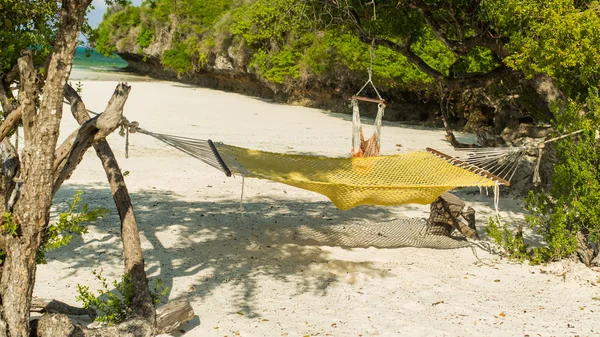 Yellow hammock — Stock Photo, Image