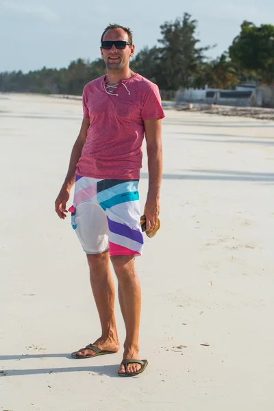 Man on beach — Stock Photo, Image