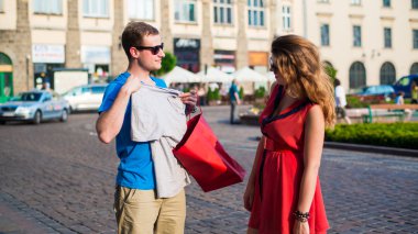 Alışveriş Torbalı Çift