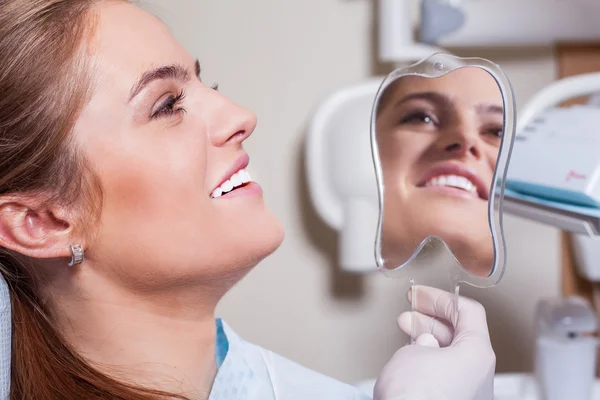 Patient after treatment teeth — Stock Photo, Image