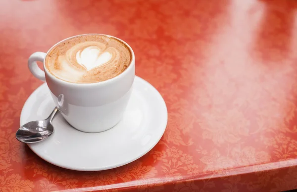 Latte met hartsymbool — Stockfoto