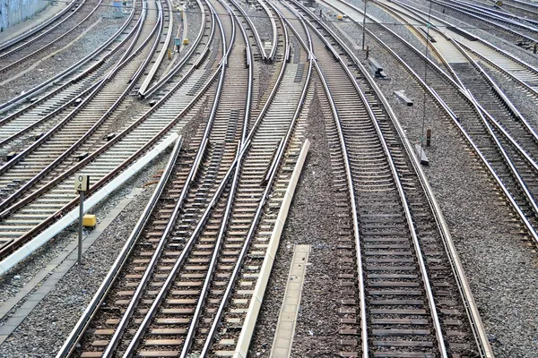 Vías férreas en la estación —  Fotos de Stock