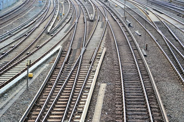 Vasúti síneket az állomáson Stock Kép