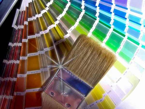 Kartáč a mnoha barevných odstínů — Stock fotografie