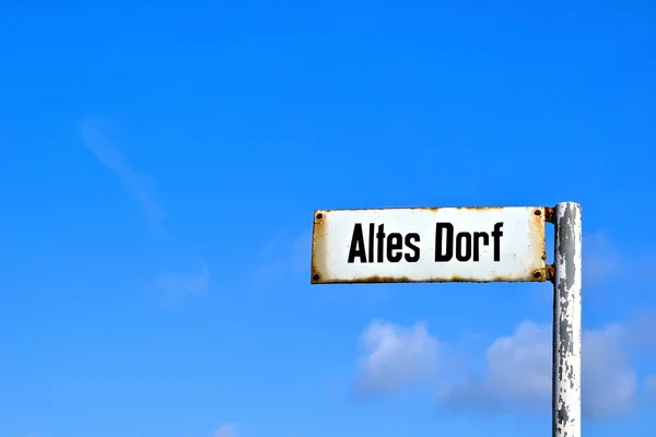 Ein altes Straßenschild — Stockfoto