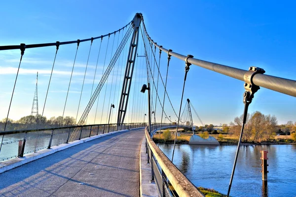 Elbe üzerinde yayalar için bir köprü — Stok fotoğraf