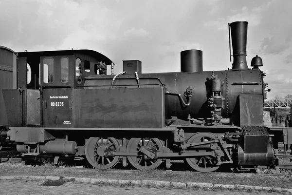 Uma velha locomotiva a vapor — Fotografia de Stock